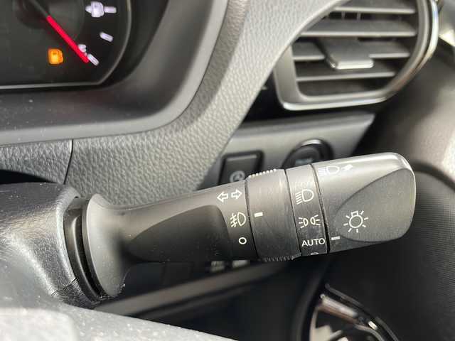 トヨタ ヴォクシー ZS 煌Ⅱ 鳥取県 2019(令1)年 5.6万km ホワイトパールクリスタルシャイン ワンオーナー/スマートキーx２個/両側パワースライド/純正８インチワイドナビ/フリップダウンモニター/バックカメラ/フルセグ・Bluetooth/プリクラッシュセーフティ/レーンデパーチャーアラート/インテリジェントソナー/オートハイビーム/ドライブレコーダー/LEDヘッドライト/LEDフォグライト/オートリトラクトミラー/リアサンシェード/ETCユニット/保証書・取説