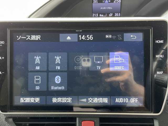 トヨタ ヴォクシー ZS 煌Ⅱ 鳥取県 2019(令1)年 5.6万km ホワイトパールクリスタルシャイン ワンオーナー/スマートキーx２個/両側パワースライド/純正８インチワイドナビ/フリップダウンモニター/バックカメラ/フルセグ・Bluetooth/プリクラッシュセーフティ/レーンデパーチャーアラート/インテリジェントソナー/オートハイビーム/ドライブレコーダー/LEDヘッドライト/LEDフォグライト/オートリトラクトミラー/リアサンシェード/ETCユニット/保証書・取説