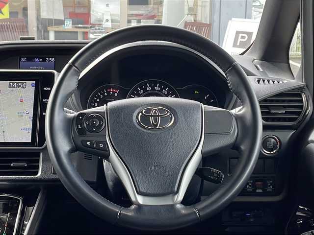 トヨタ ヴォクシー ZS 煌Ⅱ 鳥取県 2019(令1)年 5.6万km ホワイトパールクリスタルシャイン ワンオーナー/スマートキーx２個/両側パワースライド/純正８インチワイドナビ/フリップダウンモニター/バックカメラ/フルセグ・Bluetooth/プリクラッシュセーフティ/レーンデパーチャーアラート/インテリジェントソナー/オートハイビーム/ドライブレコーダー/LEDヘッドライト/LEDフォグライト/オートリトラクトミラー/リアサンシェード/ETCユニット/保証書・取説