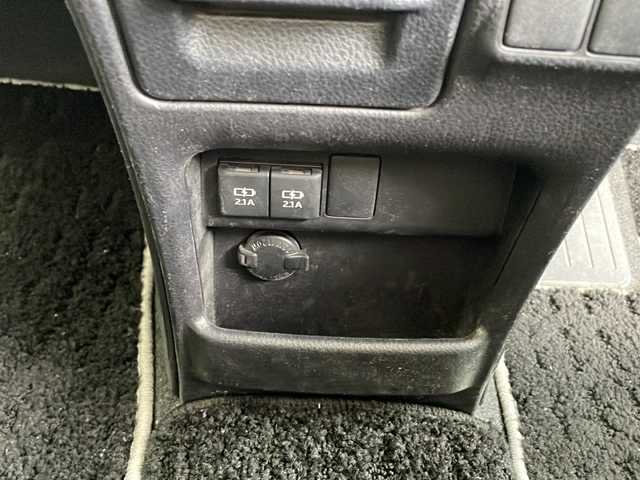 トヨタ ヴォクシー ZS 煌Ⅱ 鳥取県 2019(令1)年 5.6万km ホワイトパールクリスタルシャイン ワンオーナー/スマートキーx２個/両側パワースライド/純正８インチワイドナビ/フリップダウンモニター/バックカメラ/フルセグ・Bluetooth/プリクラッシュセーフティ/レーンデパーチャーアラート/インテリジェントソナー/オートハイビーム/ドライブレコーダー/LEDヘッドライト/LEDフォグライト/オートリトラクトミラー/リアサンシェード/ETCユニット/保証書・取説
