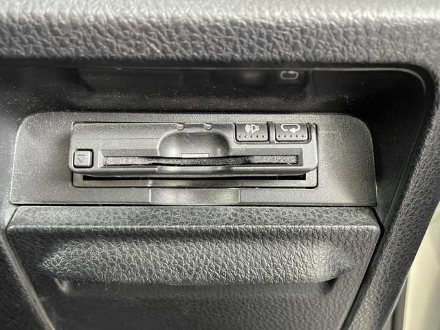 トヨタ ヴォクシー ZS 煌Ⅱ 鳥取県 2019(令1)年 5.6万km ホワイトパールクリスタルシャイン ワンオーナー/スマートキーx２個/両側パワースライド/純正８インチワイドナビ/フリップダウンモニター/バックカメラ/フルセグ・Bluetooth/プリクラッシュセーフティ/レーンデパーチャーアラート/インテリジェントソナー/オートハイビーム/ドライブレコーダー/LEDヘッドライト/LEDフォグライト/オートリトラクトミラー/リアサンシェード/ETCユニット/保証書・取説