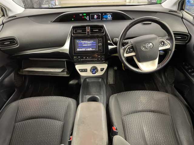 トヨタ プリウス S 道央・札幌 2017(平29)年 16.8万km アティチュードブラックマイカ ・４WD/寒冷地仕様/・トヨタセーフティセンス/・プリクラッシュセーフティ/・純正ナビ（NSZT-W66T）/・BT/CD/SD/フルセグTV/・バックカメラ/・レーダークルーズコントロール/・ステアリングスイッチ/・LEDオートライト/・オートマチックハイビーム/・プッシュスタート/・スマートキー×2/・ETC