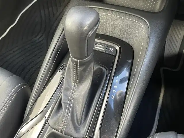 トヨタ カローラツーリング ハイブリッド ダブルバイビー 道南・函館 2022(令4)年 1.7万km アティチュードブラックマイカ /純正ナビ//フルセグTV//ドライブレコーダー//バックカメラ//クルーズコントロール//ETC//レーンキープアシスト//オートハイビーム//コーナーセンサー//LEDヘッドライト//ハーフレザシート