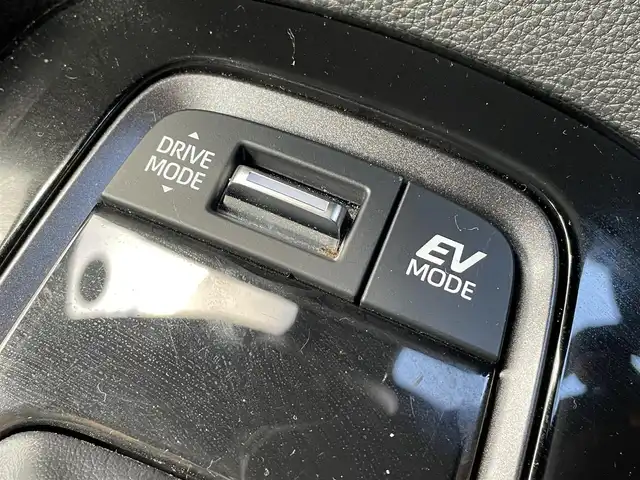 トヨタ カローラツーリング ハイブリッド ダブルバイビー 道南・函館 2022(令4)年 1.7万km アティチュードブラックマイカ /純正ナビ//フルセグTV//ドライブレコーダー//バックカメラ//クルーズコントロール//ETC//レーンキープアシスト//オートハイビーム//コーナーセンサー//LEDヘッドライト//ハーフレザシート