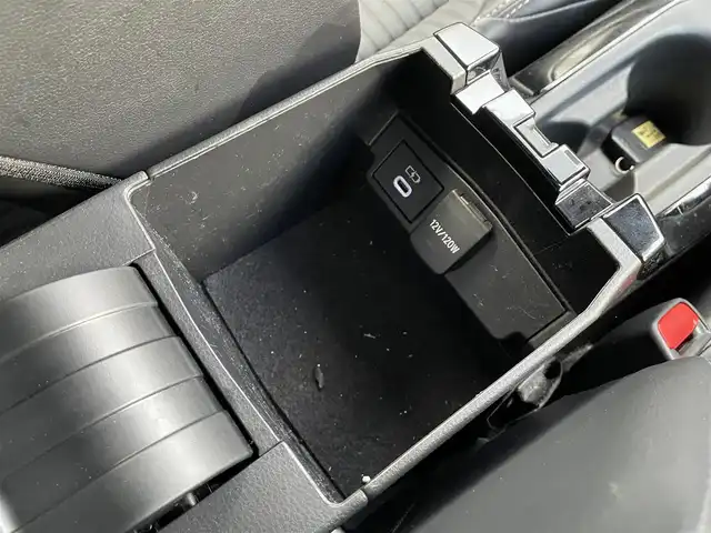 トヨタ カローラツーリング ハイブリッド ダブルバイビー 道南・函館 2022(令4)年 1.7万km アティチュードブラックマイカ /純正ナビ//フルセグTV//ドライブレコーダー//バックカメラ//クルーズコントロール//ETC//レーンキープアシスト//オートハイビーム//コーナーセンサー//LEDヘッドライト//ハーフレザシート