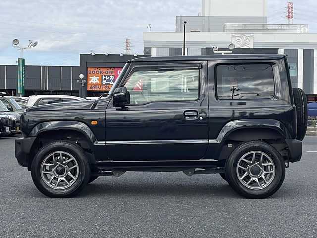 スズキ ジムニー XC 千葉県 2024(令6)年 1.1万km ブルーイッシュブラックパール3 ワンオーナー/4WD/5MT/社外オーディオ/CD/クルーズコントロール/レーンキープアシスト/ダウンヒルアシストコントロール/衝突被害軽減システム/クリアランスソナー/前席シートヒーター/プッシュスタート/スマートキー/スペアキー/背面タイヤ/純正アルミホイール/純正フロアマット/純正LEDヘッドライト/オートライト/ドアバイザー/保証書/取扱説明書