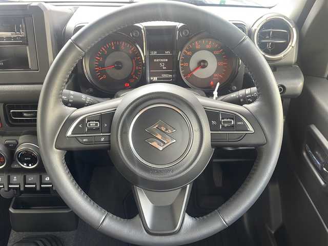 スズキ ジムニー XC 千葉県 2024(令6)年 1.1万km ブルーイッシュブラックパール3 ワンオーナー/4WD/5MT/社外オーディオ/CD/クルーズコントロール/レーンキープアシスト/ダウンヒルアシストコントロール/衝突被害軽減システム/クリアランスソナー/前席シートヒーター/プッシュスタート/スマートキー/スペアキー/背面タイヤ/純正アルミホイール/純正フロアマット/純正LEDヘッドライト/オートライト/ドアバイザー/保証書/取扱説明書