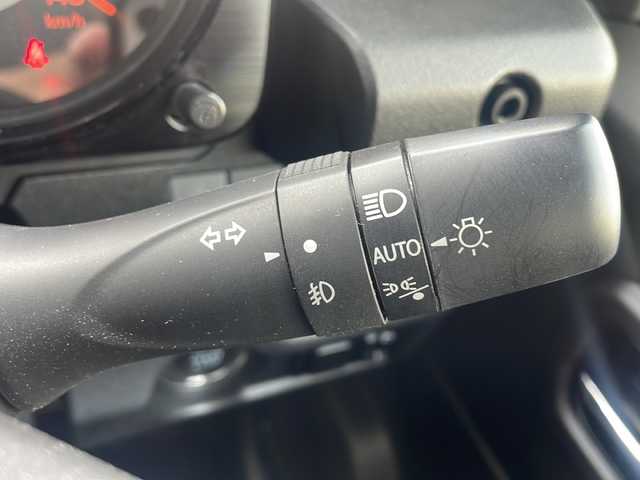 スズキ ジムニー XC 千葉県 2024(令6)年 1.1万km ブルーイッシュブラックパール3 ワンオーナー/4WD/5MT/社外オーディオ/CD/クルーズコントロール/レーンキープアシスト/ダウンヒルアシストコントロール/衝突被害軽減システム/クリアランスソナー/前席シートヒーター/プッシュスタート/スマートキー/スペアキー/背面タイヤ/純正アルミホイール/純正フロアマット/純正LEDヘッドライト/オートライト/ドアバイザー/保証書/取扱説明書