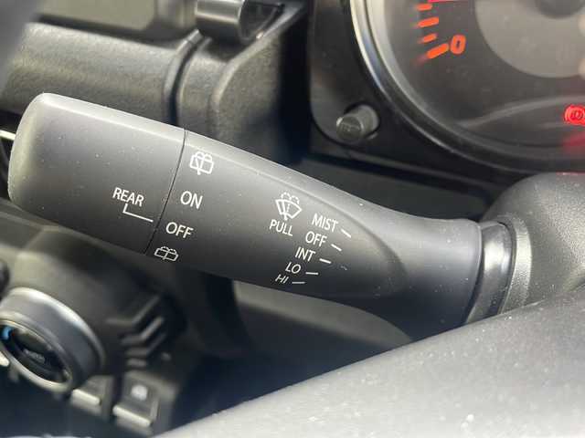 スズキ ジムニー XC 千葉県 2024(令6)年 1.1万km ブルーイッシュブラックパール3 ワンオーナー/4WD/5MT/社外オーディオ/CD/クルーズコントロール/レーンキープアシスト/ダウンヒルアシストコントロール/衝突被害軽減システム/クリアランスソナー/前席シートヒーター/プッシュスタート/スマートキー/スペアキー/背面タイヤ/純正アルミホイール/純正フロアマット/純正LEDヘッドライト/オートライト/ドアバイザー/保証書/取扱説明書