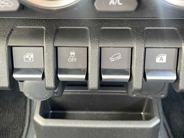 スズキ ジムニー XC 千葉県 2024(令6)年 1.1万km ブルーイッシュブラックパール3 ワンオーナー/4WD/5MT/社外オーディオ/CD/クルーズコントロール/レーンキープアシスト/ダウンヒルアシストコントロール/衝突被害軽減システム/クリアランスソナー/前席シートヒーター/プッシュスタート/スマートキー/スペアキー/背面タイヤ/純正アルミホイール/純正フロアマット/純正LEDヘッドライト/オートライト/ドアバイザー/保証書/取扱説明書