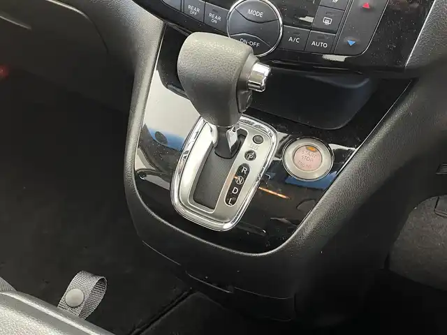 日産 セレナ HWS S HV Vセレ +SeftyⅡ 福井県 2016(平28)年 8万km ブリリアントホワイトパール 純正ナビ/【AM/FM/CD/DVD/Bluetooth/フルセグTV】/アラウンドビューモニター/ETC/両側電動スライドドア/衝突軽減ブレーキ/レーンキープアシスト/アイドリングストップ/オートライト/プッシュスタート/スマートキー