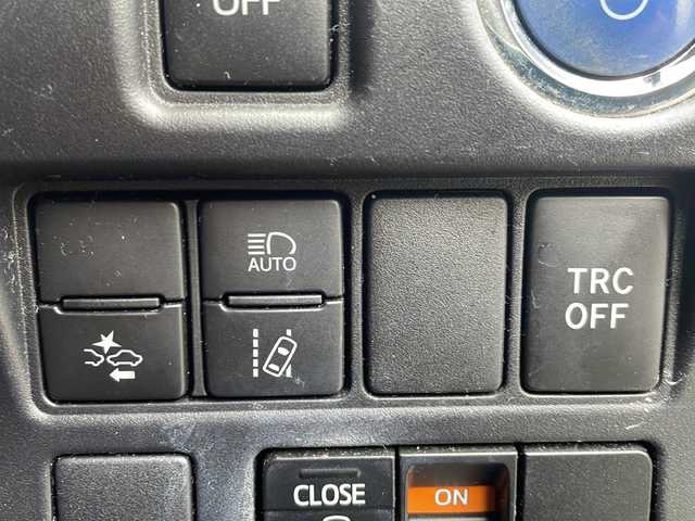 トヨタ ノア ハイブリッド Si 京都府 2018(平30)年 6.6万km ボルドーマイカメタリック 純正９インチナビ　Ｂｌｕｅｔｏｏｔｈオーディオ　フルセグ　ＤＶＤ再生　バックカメラ　後席フリップダウンモニター　プリクラッシュ　クルーズコントロール　ＬＥＤヘッドライト　ビルトインＥＴＣ　前後ドラレコ