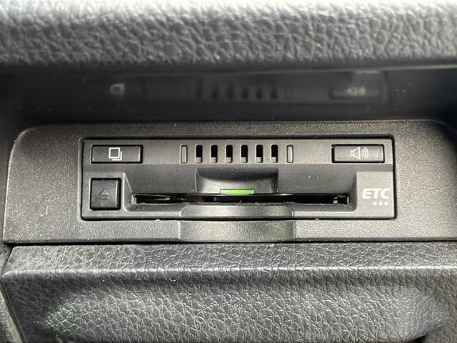 トヨタ ノア ハイブリッド Si 京都府 2018(平30)年 6.6万km ボルドーマイカメタリック 純正９インチナビ　Ｂｌｕｅｔｏｏｔｈオーディオ　フルセグ　ＤＶＤ再生　バックカメラ　後席フリップダウンモニター　プリクラッシュ　クルーズコントロール　ＬＥＤヘッドライト　ビルトインＥＴＣ　前後ドラレコ