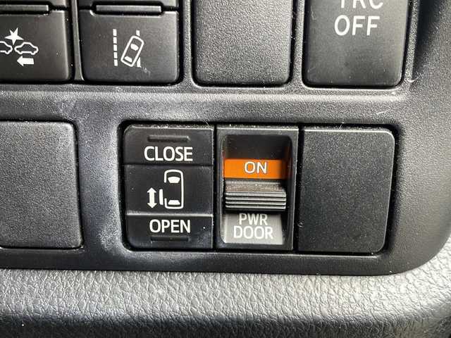 トヨタ ノア ハイブリッド Si 京都府 2018(平30)年 6.6万km ボルドーマイカメタリック 純正９インチナビ　Ｂｌｕｅｔｏｏｔｈオーディオ　フルセグ　ＤＶＤ再生　バックカメラ　後席フリップダウンモニター　プリクラッシュ　クルーズコントロール　ＬＥＤヘッドライト　ビルトインＥＴＣ　前後ドラレコ