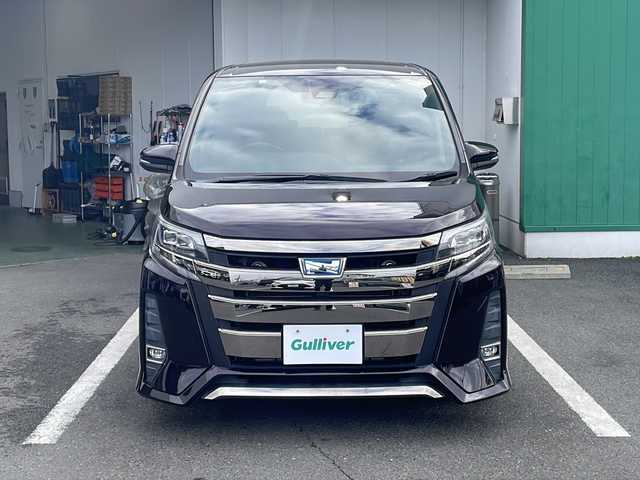 トヨタ ノア ハイブリッド Si 京都府 2018(平30)年 6.6万km ボルドーマイカメタリック 純正９インチナビ　Ｂｌｕｅｔｏｏｔｈオーディオ　フルセグ　ＤＶＤ再生　バックカメラ　後席フリップダウンモニター　プリクラッシュ　クルーズコントロール　ＬＥＤヘッドライト　ビルトインＥＴＣ　前後ドラレコ