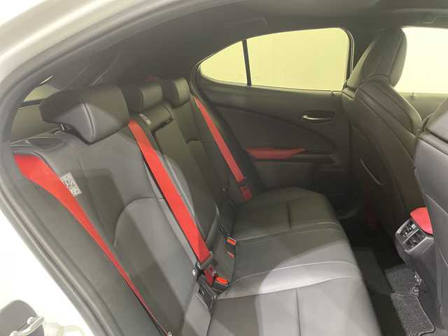 レクサス ＵＸ 200 Fスポーツエモーショナルエクスプローラ 愛媛県 2023(令5)年 1.2万km ブラック/ホワイトノーヴァガラスフレーク ムーンルーフ（チルト&アウタースライド式）　110000円/ルーフレール　33000円//12.3インチディスプレイオーディオ/AppleCarPlay AndroidAuto/フルセグTV/パノラミックビューモニター（床下透過表示機能付）/225/50RF18 95Vランフラットタイヤ&18×7Jアルミホイール（特別仕様車専用切削光輝＋ブラック塗装＋ブラックナット） /Lexus Safety System ＋ /ブラインドスポットモニター［BSM］/パーキングサポートブレーキ［PKSB］/前後方静止物＋後方接近車両/LEDヘッドランプ（ロー・ハイビーム）/ハンズフリーパワーバックドア/（挟み込み防止機能・停止位置メモリー機能付）/カラーヘッドアップディスプレイ/ステアリングヒーター/シートヒーター&エアシート/ビルトインETC/運転席・助手席8Way調整式パワーシート（運転席ポジションメモリー/運転席電動ランバーサポート付）