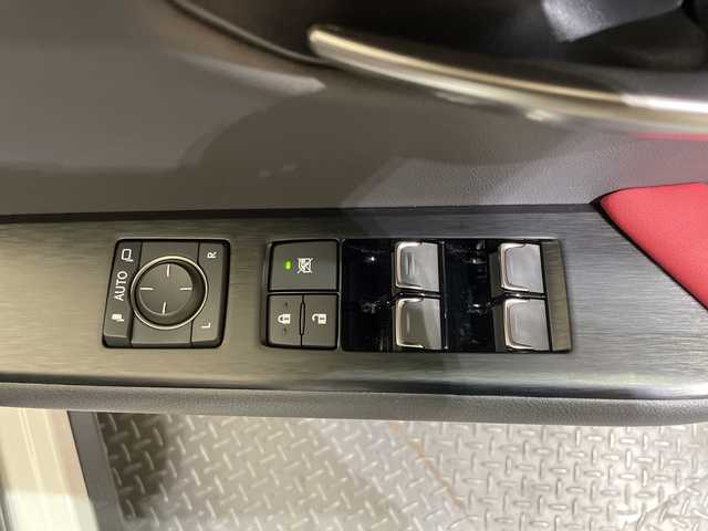 レクサス ＵＸ 200 Fスポーツエモーショナルエクスプローラ 愛媛県 2023(令5)年 1.2万km ブラック/ホワイトノーヴァガラスフレーク ムーンルーフ（チルト&アウタースライド式）　110000円/ルーフレール　33000円//12.3インチディスプレイオーディオ/AppleCarPlay AndroidAuto/フルセグTV/パノラミックビューモニター（床下透過表示機能付）/225/50RF18 95Vランフラットタイヤ&18×7Jアルミホイール（特別仕様車専用切削光輝＋ブラック塗装＋ブラックナット） /Lexus Safety System ＋ /ブラインドスポットモニター［BSM］/パーキングサポートブレーキ［PKSB］/前後方静止物＋後方接近車両/LEDヘッドランプ（ロー・ハイビーム）/ハンズフリーパワーバックドア/（挟み込み防止機能・停止位置メモリー機能付）/カラーヘッドアップディスプレイ/ステアリングヒーター/シートヒーター&エアシート/ビルトインETC/運転席・助手席8Way調整式パワーシート（運転席ポジションメモリー/運転席電動ランバーサポート付）