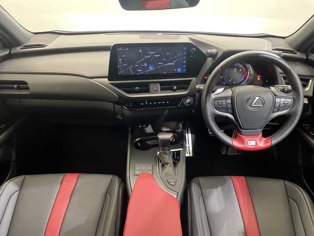 レクサス ＵＸ 200 Fスポーツエモーショナルエクスプローラ 愛媛県 2023(令5)年 1.2万km ブラック/ホワイトノーヴァガラスフレーク ムーンルーフ（チルト&アウタースライド式）　110000円/ルーフレール　33000円//12.3インチディスプレイオーディオ/AppleCarPlay AndroidAuto/フルセグTV/パノラミックビューモニター（床下透過表示機能付）/225/50RF18 95Vランフラットタイヤ&18×7Jアルミホイール（特別仕様車専用切削光輝＋ブラック塗装＋ブラックナット） /Lexus Safety System ＋ /ブラインドスポットモニター［BSM］/パーキングサポートブレーキ［PKSB］/前後方静止物＋後方接近車両/LEDヘッドランプ（ロー・ハイビーム）/ハンズフリーパワーバックドア/（挟み込み防止機能・停止位置メモリー機能付）/カラーヘッドアップディスプレイ/ステアリングヒーター/シートヒーター&エアシート/ビルトインETC/運転席・助手席8Way調整式パワーシート（運転席ポジションメモリー/運転席電動ランバーサポート付）