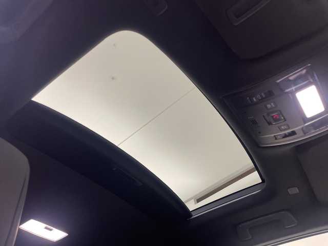 レクサス ＵＸ 200 Fスポーツエモーショナルエクスプローラ 愛媛県 2023(令5)年 1.2万km ブラック/ホワイトノーヴァガラスフレーク ムーンルーフ（チルト&アウタースライド式）　110000円/ルーフレール　33000円//12.3インチディスプレイオーディオ/AppleCarPlay AndroidAuto/フルセグTV/パノラミックビューモニター（床下透過表示機能付）/225/50RF18 95Vランフラットタイヤ&18×7Jアルミホイール（特別仕様車専用切削光輝＋ブラック塗装＋ブラックナット） /Lexus Safety System ＋ /ブラインドスポットモニター［BSM］/パーキングサポートブレーキ［PKSB］/前後方静止物＋後方接近車両/LEDヘッドランプ（ロー・ハイビーム）/ハンズフリーパワーバックドア/（挟み込み防止機能・停止位置メモリー機能付）/カラーヘッドアップディスプレイ/ステアリングヒーター/シートヒーター&エアシート/ビルトインETC/運転席・助手席8Way調整式パワーシート（運転席ポジションメモリー/運転席電動ランバーサポート付）