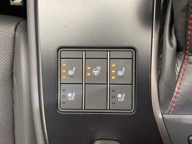 レクサス ＵＸ 200 Fスポーツエモーショナルエクスプローラ 愛媛県 2023(令5)年 1.2万km ブラック/ホワイトノーヴァガラスフレーク ムーンルーフ（チルト&アウタースライド式）　110000円/ルーフレール　33000円//12.3インチディスプレイオーディオ/AppleCarPlay AndroidAuto/フルセグTV/パノラミックビューモニター（床下透過表示機能付）/225/50RF18 95Vランフラットタイヤ&18×7Jアルミホイール（特別仕様車専用切削光輝＋ブラック塗装＋ブラックナット） /Lexus Safety System ＋ /ブラインドスポットモニター［BSM］/パーキングサポートブレーキ［PKSB］/前後方静止物＋後方接近車両/LEDヘッドランプ（ロー・ハイビーム）/ハンズフリーパワーバックドア/（挟み込み防止機能・停止位置メモリー機能付）/カラーヘッドアップディスプレイ/ステアリングヒーター/シートヒーター&エアシート/ビルトインETC/運転席・助手席8Way調整式パワーシート（運転席ポジションメモリー/運転席電動ランバーサポート付）