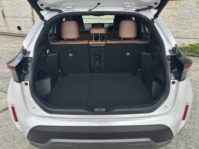 トヨタ ヤリスクロス ハイブリッド Z アドベンチャー 長崎県 2023(令5)年 1.2万km プラチナホワイトパールマイカ ワンオーナー/純正ディスプレイオーディオ/（Bluetooth/フルセグ）/バックカメラ/衝突軽減システム/レーンアシスト/ブラインドスポットモニター/レーダークルーズ/ETC/ハーフレザーシート/パワーシート/シートヒーター/ヘッドアップディスプレイ/ステアリングスイッチ/ルーフレール/純正18インチAW