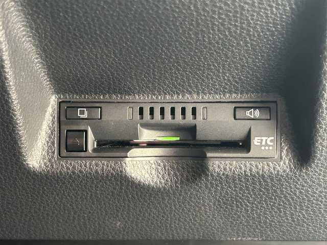 トヨタ ヤリスクロス ハイブリッド Z アドベンチャー 長崎県 2023(令5)年 1.2万km プラチナホワイトパールマイカ ワンオーナー/純正ディスプレイオーディオ/（Bluetooth/フルセグ）/バックカメラ/衝突軽減システム/レーンアシスト/ブラインドスポットモニター/レーダークルーズ/ETC/ハーフレザーシート/パワーシート/シートヒーター/ヘッドアップディスプレイ/ステアリングスイッチ/ルーフレール/純正18インチAW