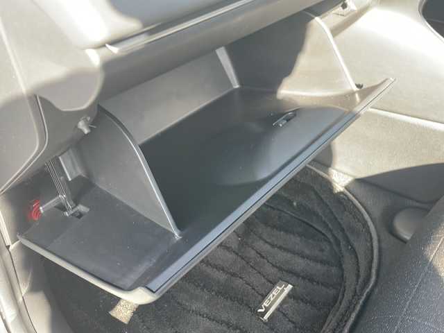 ホンダ ヴェゼル ハイブリッド e:HEV Z 三重県 2024(令6)年 3.2万km プレミアムサンライトホワイトパール 純正ナビ/ＡｐｐｌｅＣａｒＰｌａｙ/ＡｎｄｒｏｉｄｏAuto/BSM/ビルトインETC2.0/ワイヤレス充電/スペアキー/シートヒーター/ステアリングヒーター/パドルシフト/ステアリングスイッチ/ハーフレザーシート/電動リアゲート/追従クルーズコントロール/レーンキープアシスト/SOSコール/衝突被害軽減システム/踏み間違い防止/先行車発進お知らせ/標識認識システム/LEDオートライト/禁煙車