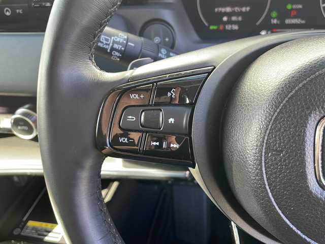 ホンダ ヴェゼル ハイブリッド e:HEV Z 三重県 2024(令6)年 3.2万km プレミアムサンライトホワイトパール 純正ナビ/ＡｐｐｌｅＣａｒＰｌａｙ/ＡｎｄｒｏｉｄｏAuto/BSM/ビルトインETC2.0/ワイヤレス充電/スペアキー/シートヒーター/ステアリングヒーター/パドルシフト/ステアリングスイッチ/ハーフレザーシート/電動リアゲート/追従クルーズコントロール/レーンキープアシスト/SOSコール/衝突被害軽減システム/踏み間違い防止/先行車発進お知らせ/標識認識システム/LEDオートライト/禁煙車