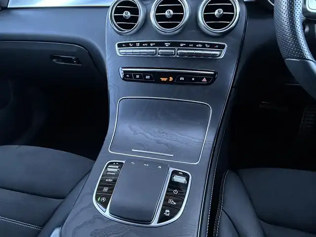 メルセデス・ベンツ ＧＬＣ２２０ d 4マチック クーペ AMGライン 茨城県 2020(令2)年 2.6万km オブシディアンブラック 後期型 /サンル-フ /RSP /ACC /LKA /BSA /360度カメラ /半革 /全席シ-トヒ-タ- /M付パワ-シ-ト /PWテ-ルゲ-ト /純正ナビ /TV/BT/CarPlay/USB /アンビエントライト /純正19inAW /マルチビ-ムLED /オ-トハイビ-ム /ETC2.0 /前後ドラレコ /禁煙車