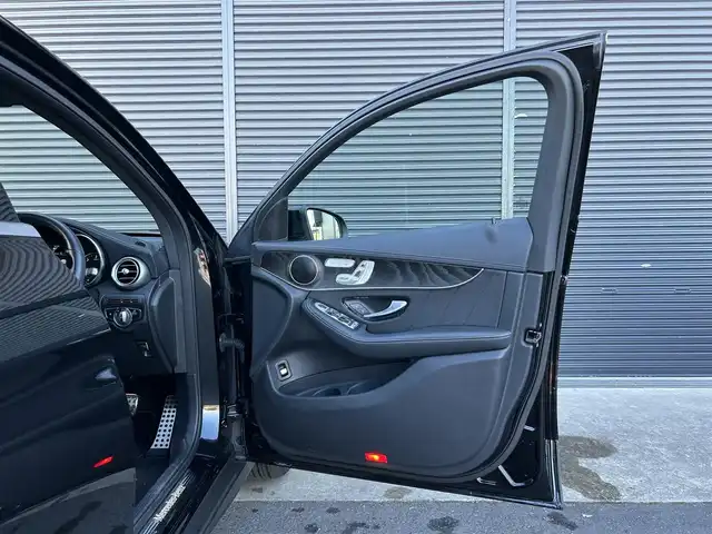 メルセデス・ベンツ ＧＬＣ２２０ d 4マチック クーペ AMGライン 茨城県 2020(令2)年 2.6万km オブシディアンブラック 後期型 /サンル-フ /RSP /ACC /LKA /BSA /360度カメラ /半革 /全席シ-トヒ-タ- /M付パワ-シ-ト /PWテ-ルゲ-ト /純正ナビ /TV/BT/CarPlay/USB /アンビエントライト /純正19inAW /マルチビ-ムLED /オ-トハイビ-ム /ETC2.0 /前後ドラレコ /禁煙車