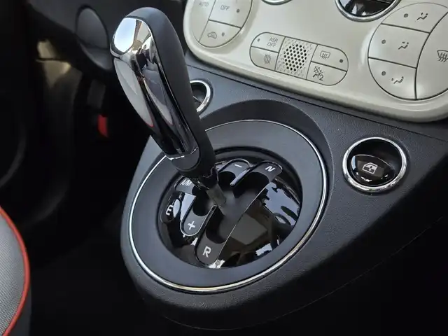 フィアット ５００ アニベルサリオ 鹿児島県 2018(平30)年 4.6万km ビタミニックオレンジ 専用クロームエンジンフードライン/専用クローム仕上げエクステリアミラーハウジング/専用FIATビンテージロゴ/専用Anniversarioロゴ/専用ビンテージスタイルアルミホイール(16インチ)/専用ファブリックシート/専用インストルメントパネル/専用フロアマット/前後ドライブレコーダー/Bluetoothオーディオ/パノラマルーフ/モーターシュレップレグルング/ETC/後方コーナーセンサー/エアバック(W+サイド)