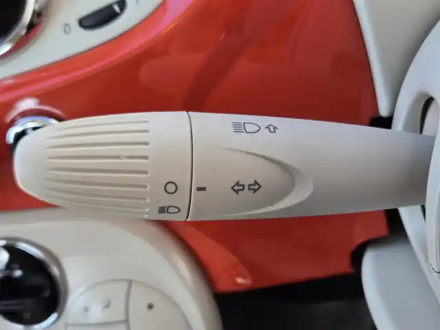 フィアット ５００ アニベルサリオ 鹿児島県 2018(平30)年 4.6万km ビタミニックオレンジ 専用クロームエンジンフードライン/専用クローム仕上げエクステリアミラーハウジング/専用FIATビンテージロゴ/専用Anniversarioロゴ/専用ビンテージスタイルアルミホイール(16インチ)/専用ファブリックシート/専用インストルメントパネル/専用フロアマット/前後ドライブレコーダー/Bluetoothオーディオ/パノラマルーフ/モーターシュレップレグルング/ETC/後方コーナーセンサー/エアバック(W+サイド)