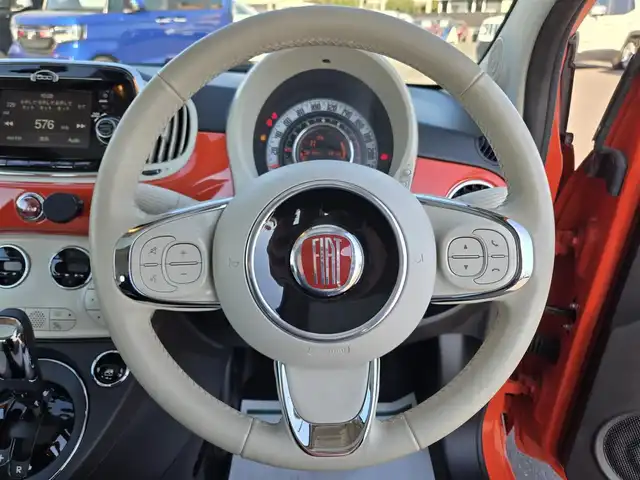 フィアット ５００ アニベルサリオ 鹿児島県 2018(平30)年 4.6万km ビタミニックオレンジ 専用クロームエンジンフードライン/専用クローム仕上げエクステリアミラーハウジング/専用FIATビンテージロゴ/専用Anniversarioロゴ/専用ビンテージスタイルアルミホイール(16インチ)/専用ファブリックシート/専用インストルメントパネル/専用フロアマット/前後ドライブレコーダー/Bluetoothオーディオ/パノラマルーフ/モーターシュレップレグルング/ETC/後方コーナーセンサー/エアバック(W+サイド)