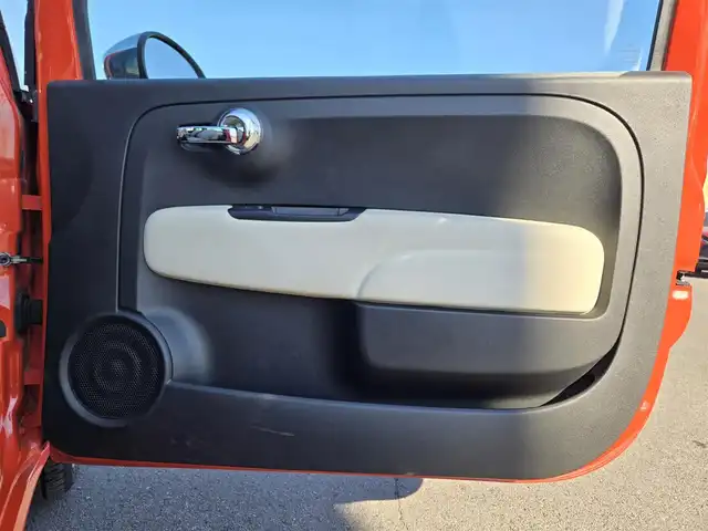 フィアット ５００ アニベルサリオ 鹿児島県 2018(平30)年 4.6万km ビタミニックオレンジ 専用クロームエンジンフードライン/専用クローム仕上げエクステリアミラーハウジング/専用FIATビンテージロゴ/専用Anniversarioロゴ/専用ビンテージスタイルアルミホイール(16インチ)/専用ファブリックシート/専用インストルメントパネル/専用フロアマット/前後ドライブレコーダー/Bluetoothオーディオ/パノラマルーフ/モーターシュレップレグルング/ETC/後方コーナーセンサー/エアバック(W+サイド)