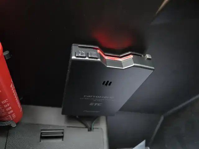 フィアット ５００ アニベルサリオ 鹿児島県 2018(平30)年 4.6万km ビタミニックオレンジ 専用クロームエンジンフードライン/専用クローム仕上げエクステリアミラーハウジング/専用FIATビンテージロゴ/専用Anniversarioロゴ/専用ビンテージスタイルアルミホイール(16インチ)/専用ファブリックシート/専用インストルメントパネル/専用フロアマット/前後ドライブレコーダー/Bluetoothオーディオ/パノラマルーフ/モーターシュレップレグルング/ETC/後方コーナーセンサー/エアバック(W+サイド)