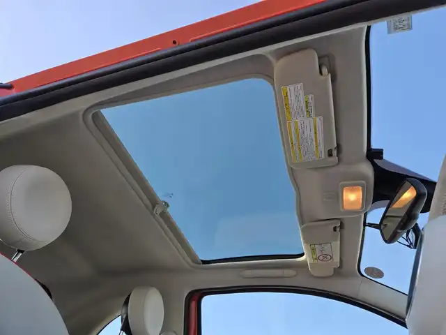 フィアット ５００ アニベルサリオ 鹿児島県 2018(平30)年 4.6万km ビタミニックオレンジ 専用クロームエンジンフードライン/専用クローム仕上げエクステリアミラーハウジング/専用FIATビンテージロゴ/専用Anniversarioロゴ/専用ビンテージスタイルアルミホイール(16インチ)/専用ファブリックシート/専用インストルメントパネル/専用フロアマット/前後ドライブレコーダー/Bluetoothオーディオ/パノラマルーフ/モーターシュレップレグルング/ETC/後方コーナーセンサー/エアバック(W+サイド)