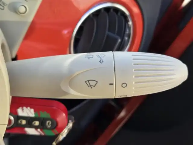 フィアット ５００ アニベルサリオ 鹿児島県 2018(平30)年 4.6万km ビタミニックオレンジ 専用クロームエンジンフードライン/専用クローム仕上げエクステリアミラーハウジング/専用FIATビンテージロゴ/専用Anniversarioロゴ/専用ビンテージスタイルアルミホイール(16インチ)/専用ファブリックシート/専用インストルメントパネル/専用フロアマット/前後ドライブレコーダー/Bluetoothオーディオ/パノラマルーフ/モーターシュレップレグルング/ETC/後方コーナーセンサー/エアバック(W+サイド)