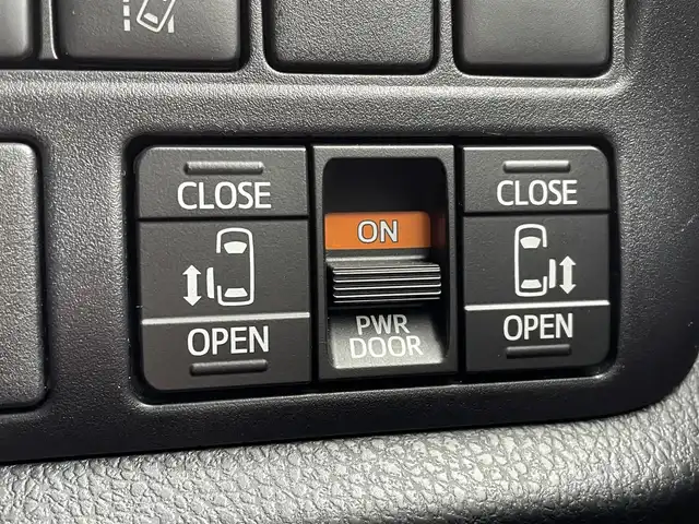 トヨタ ノア ハイブリッド Si ダブルバイビーⅢ 三重県 2021(令3)年 11.1万km ホワイトパールクリスタルシャイン 登録時走行距離　110611km/ワンオーナー/禁煙車/黒皮ハーフレザー/社外ナビ（アルパイン）/AM/FM/TV/Bluetooth/TV（ワンセグ）/フリップダウンモニター/ETC/クルーズコントロール/レーンキープアシスト/衝突軽減システム/コーナーセンサー/パワースライドドア（両）/ステアリングスイッチ/シートヒーター/AUTOライト/パワーウインドウ/パワーステアリング/三列シート