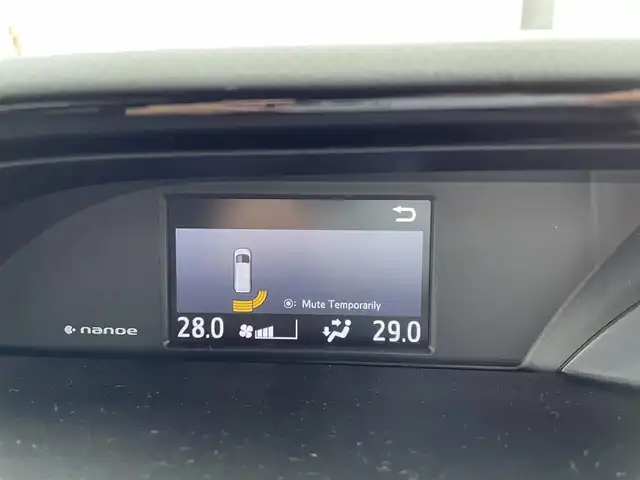 トヨタ ノア ハイブリッド Si ダブルバイビーⅢ 三重県 2021(令3)年 11.1万km ホワイトパールクリスタルシャイン 登録時走行距離　110611km/ワンオーナー/禁煙車/黒皮ハーフレザー/社外ナビ（アルパイン）/AM/FM/TV/Bluetooth/TV（ワンセグ）/フリップダウンモニター/ETC/クルーズコントロール/レーンキープアシスト/衝突軽減システム/コーナーセンサー/パワースライドドア（両）/ステアリングスイッチ/シートヒーター/AUTOライト/パワーウインドウ/パワーステアリング/三列シート