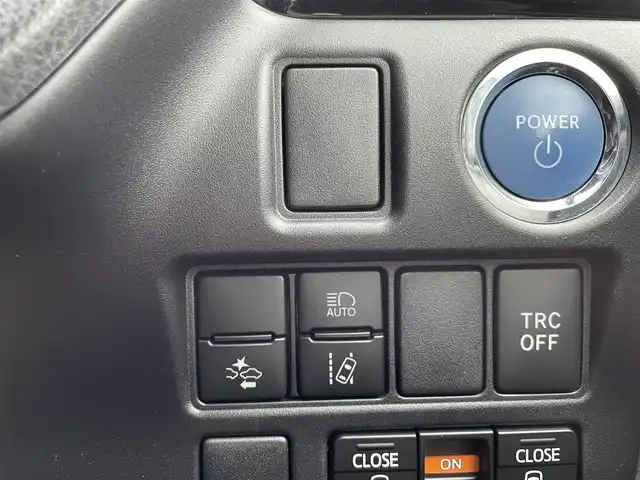 トヨタ ノア ハイブリッド Si ダブルバイビーⅢ 三重県 2021(令3)年 11.1万km ホワイトパールクリスタルシャイン 登録時走行距離　110611km/ワンオーナー/禁煙車/黒皮ハーフレザー/社外ナビ（アルパイン）/AM/FM/TV/Bluetooth/TV（ワンセグ）/フリップダウンモニター/ETC/クルーズコントロール/レーンキープアシスト/衝突軽減システム/コーナーセンサー/パワースライドドア（両）/ステアリングスイッチ/シートヒーター/AUTOライト/パワーウインドウ/パワーステアリング/三列シート