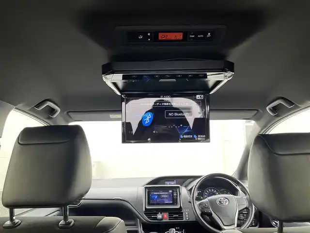 トヨタ ノア ハイブリッド Si ダブルバイビーⅢ 三重県 2021(令3)年 11.1万km ホワイトパールクリスタルシャイン 登録時走行距離　110611km/ワンオーナー/禁煙車/黒皮ハーフレザー/社外ナビ（アルパイン）/AM/FM/TV/Bluetooth/TV（ワンセグ）/フリップダウンモニター/ETC/クルーズコントロール/レーンキープアシスト/衝突軽減システム/コーナーセンサー/パワースライドドア（両）/ステアリングスイッチ/シートヒーター/AUTOライト/パワーウインドウ/パワーステアリング/三列シート