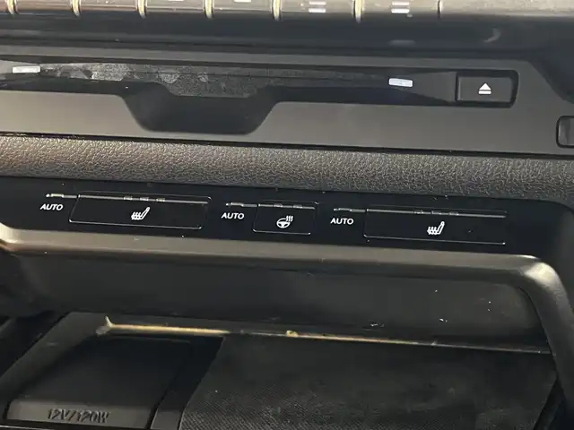 レクサス ＵＸ 200 バージョンC 滋賀県 2021(令3)年 2.3万km ソニックチタニウム 12.3インチ純正ナビ/Bluetooth/CD/DVD/USB/フルセグTV/フロント/サイド/バックカメラ/パワーリアゲート/パワーシート/シートヒーター/ステアリングヒーター/MTモード付AT/前後ソナー/オートハイビーム/LEDヘッドライト/前後ドライブレコーダー/ビルトインETC2.0