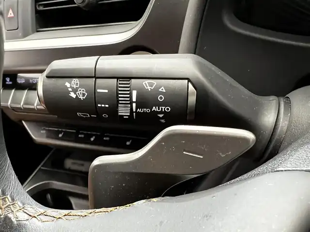 レクサス ＵＸ 200 バージョンC 滋賀県 2021(令3)年 2.3万km ソニックチタニウム 12.3インチ純正ナビ/Bluetooth/CD/DVD/USB/フルセグTV/フロント/サイド/バックカメラ/パワーリアゲート/パワーシート/シートヒーター/ステアリングヒーター/MTモード付AT/前後ソナー/オートハイビーム/LEDヘッドライト/前後ドライブレコーダー/ビルトインETC2.0