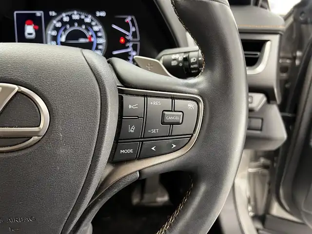 レクサス ＵＸ 200 バージョンC 滋賀県 2021(令3)年 2.3万km ソニックチタニウム 12.3インチ純正ナビ/Bluetooth/CD/DVD/USB/フルセグTV/フロント/サイド/バックカメラ/パワーリアゲート/パワーシート/シートヒーター/ステアリングヒーター/MTモード付AT/前後ソナー/オートハイビーム/LEDヘッドライト/前後ドライブレコーダー/ビルトインETC2.0