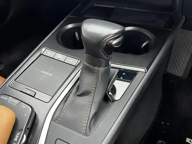 レクサス ＵＸ 200 バージョンC 滋賀県 2021(令3)年 2.3万km ソニックチタニウム 12.3インチ純正ナビ/Bluetooth/CD/DVD/USB/フルセグTV/フロント/サイド/バックカメラ/パワーリアゲート/パワーシート/シートヒーター/ステアリングヒーター/MTモード付AT/前後ソナー/オートハイビーム/LEDヘッドライト/前後ドライブレコーダー/ビルトインETC2.0