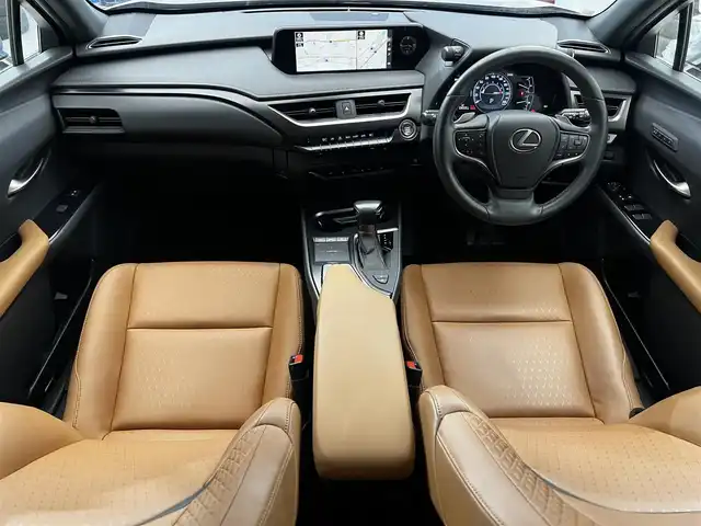 レクサス ＵＸ 200 バージョンC 滋賀県 2021(令3)年 2.3万km ソニックチタニウム 12.3インチ純正ナビ/Bluetooth/CD/DVD/USB/フルセグTV/フロント/サイド/バックカメラ/パワーリアゲート/パワーシート/シートヒーター/ステアリングヒーター/MTモード付AT/前後ソナー/オートハイビーム/LEDヘッドライト/前後ドライブレコーダー/ビルトインETC2.0