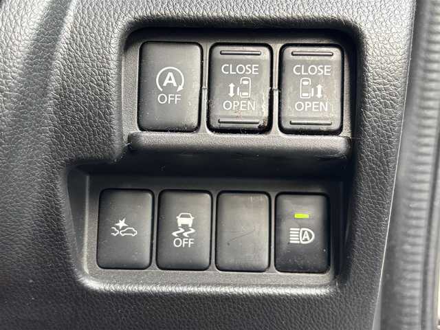 三菱 ｅＫスペース カスタムT セーフティパッケージ 愛知県 2017(平29)年 8.9万km シルキーホワイト /禁煙//純正15AW//ナビ/CD/DVD/BT/MSV/USB/フルセグ//全方位モニター//前後ドライブレコーダー//ETC//両側パワースライドドア//リアサーキュレーター//衝突軽減ブレーキ//クルーズコントロール//アイドリングストップ//横滑り防止装置//盗難防止装置//LEDオートライト//オートハイビーム//フォグランプ//オートリトラウィンカーミラー//防眩ミラー//革巻きステアリング//ステアリングスイッチ//バニティミラー//純正フロアマット//純正ドアバイザー//スペアスマートキー//新車時保証書//取扱説明書//スタッドレス付AW積込