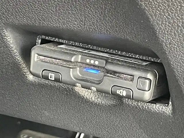 トヨタ プリウス A 佐賀県 2016(平28)年 7.5万km アティチュードブラックマイカ ワンオーナー/純正９型ナビゲーション/（AM/FM/CD/DVD/BT)/バックカメラ/トヨタセーフティーセンス/プリクラッシュ セーフティ/レーンアシスト/横滑り防止装置/クリアランスソナー/オートライト/オートマチックハイビーム/レーダークルーズコントロール/インテリジェントパーキングアシスト/ブラインドスポットモニター/ミラーヒーター/ETC/スマートキー/プッシュスタート/ヘッドアップディスプレイ/純正LEDヘッドライト/純正フロアマット/純正15インチアルミホイール/スペアキー×１
