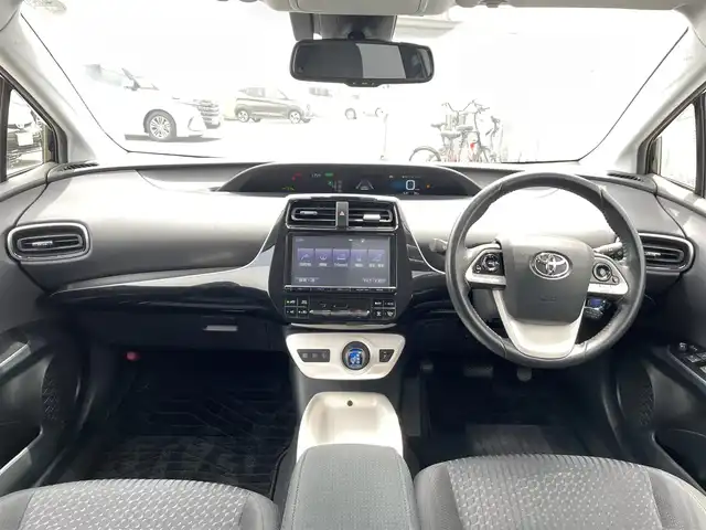 トヨタ プリウス A 佐賀県 2016(平28)年 7.5万km アティチュードブラックマイカ ワンオーナー/純正９型ナビゲーション/（AM/FM/CD/DVD/BT)/バックカメラ/トヨタセーフティーセンス/プリクラッシュ セーフティ/レーンアシスト/横滑り防止装置/クリアランスソナー/オートライト/オートマチックハイビーム/レーダークルーズコントロール/インテリジェントパーキングアシスト/ブラインドスポットモニター/ミラーヒーター/ETC/スマートキー/プッシュスタート/ヘッドアップディスプレイ/純正LEDヘッドライト/純正フロアマット/純正15インチアルミホイール/スペアキー×１