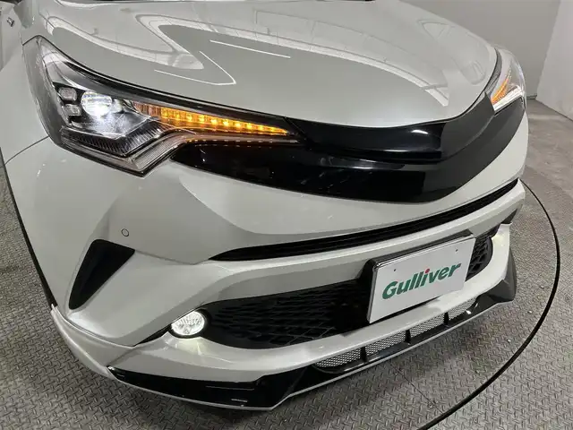 トヨタ Ｃ－ＨＲ G LEDエディション 大阪府 2018(平30)年 3.3万km ホワイトパールクリスタルシャイン 社外エアロ/マフラー 純正ナビ(フルセグ/DVD再生/Bluetooth) 衝突軽減 バックカメラ ETC ハーフレザー BSM シートヒーター レーダークルコン クリアランスソナー ワンオーナー